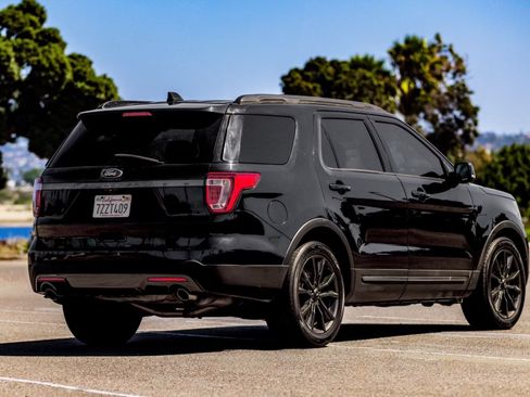 Used 2017 Ford Explorer XLT w/ Equipment Group 202A image 9