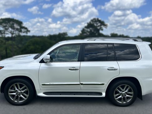 Used 2015 Lexus LX 570 4WD image 1