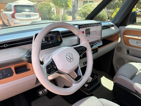 Used 2025 Volkswagen ID. Buzz 1st Edition AWD/4WD image 12