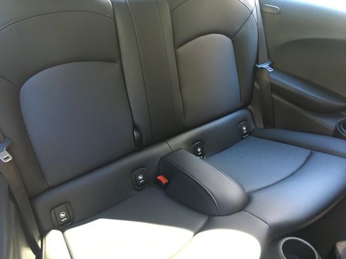 Used 2019 MINI Cooper 2-Door Hardtop w/ Signature Upholstery Package image 11