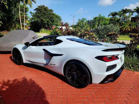 Used 2024 Chevrolet Corvette Z06 RWD image 1