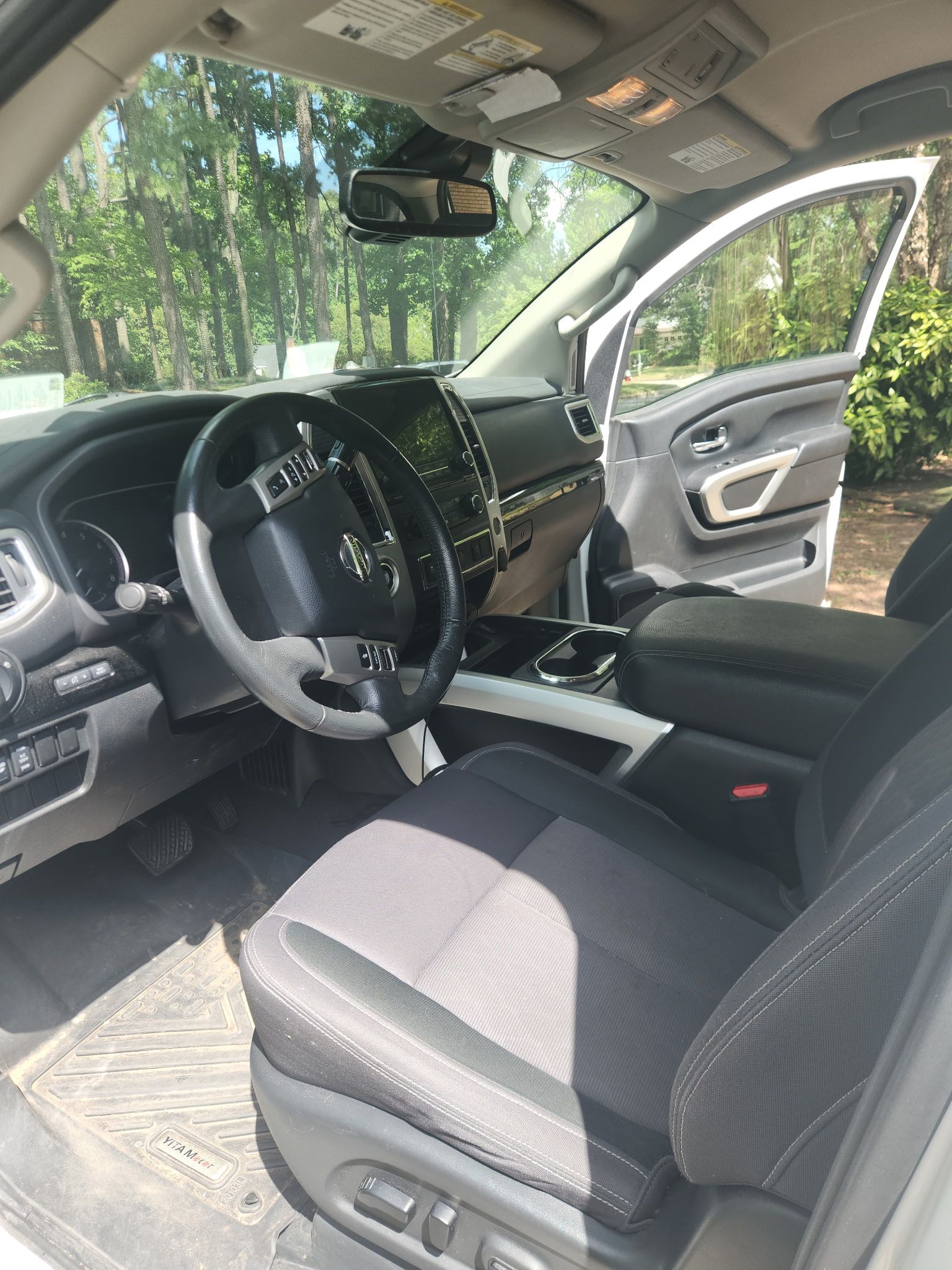 Used 2021 Nissan Titan SV w/ SV Convenience Package RWD image 6