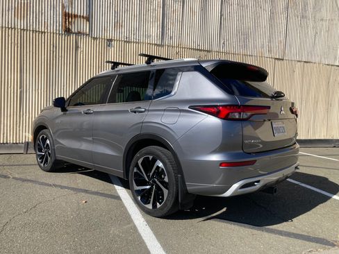 Used 2023 Mitsubishi Outlander SEL image 4