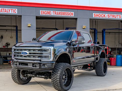 Used 2025 Ford F250 Platinum AWD/4WD image 2