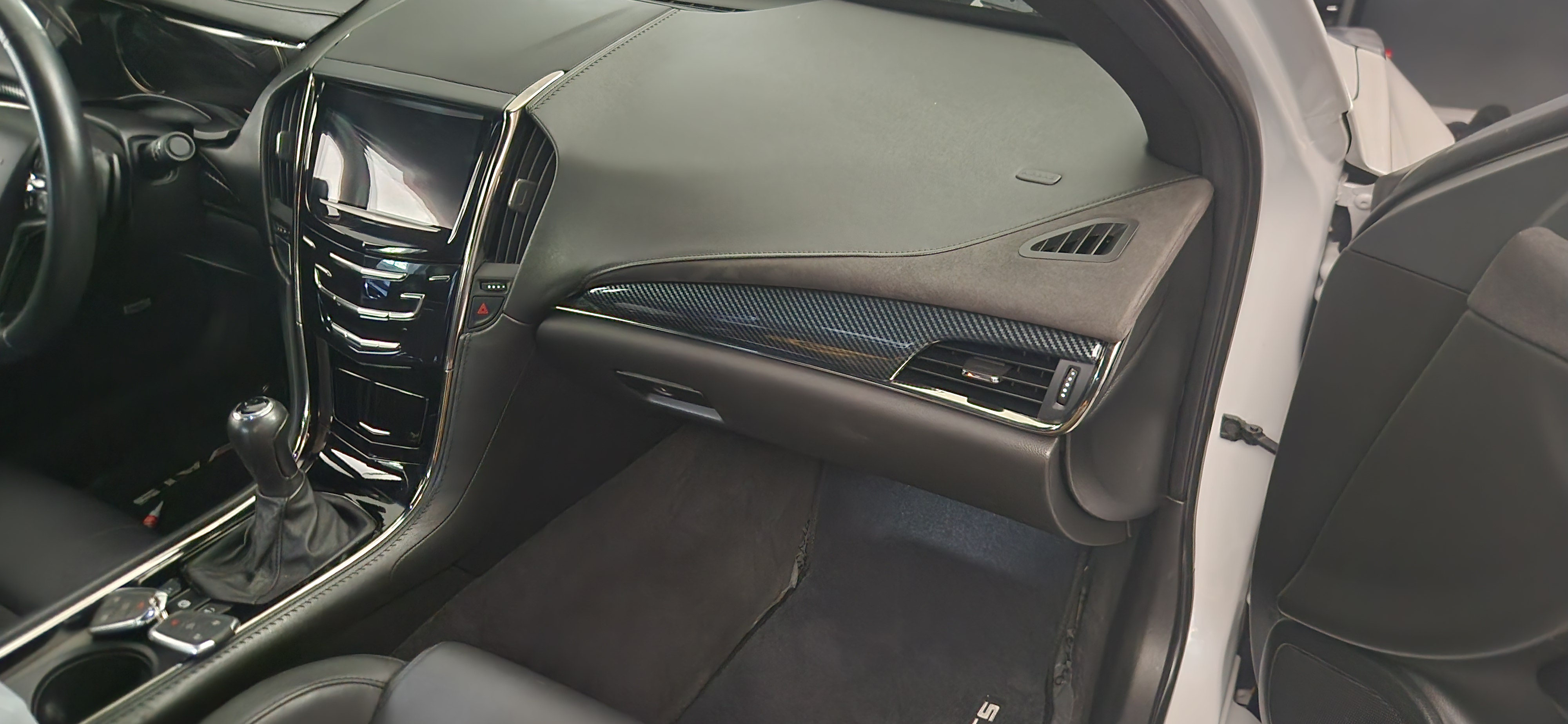 Used 2018 Cadillac ATS V w/ Luxury Package RWD image 26