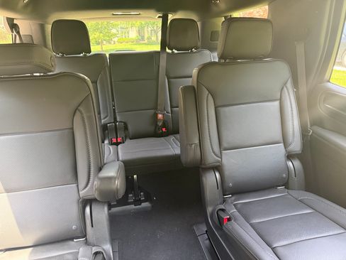 Used 2021 GMC Yukon Denali w/ Denali Premium Package AWD/4WD image 9