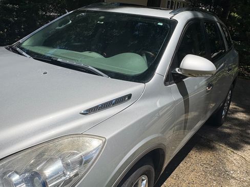 Used 2011 Buick Enclave CXL w/ Trailering Provision Package FWD image 9