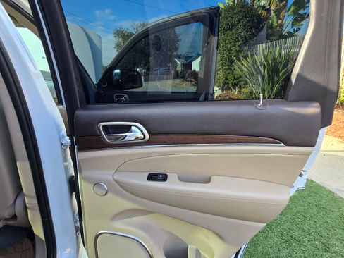 Used 2015 Jeep Grand Cherokee Overland image 14