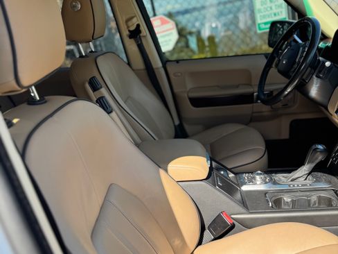 Used 2011 Land Rover Range Rover HSE image 9