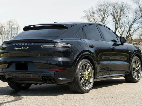 Used 2020 Porsche Cayenne Turbo S image 20