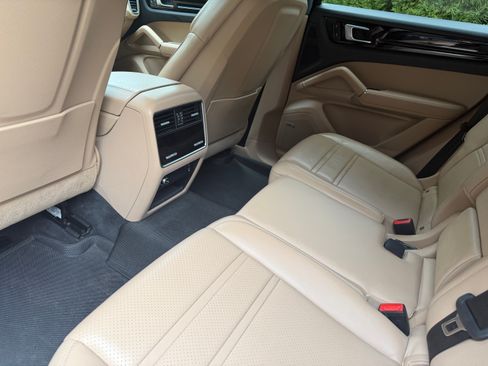 Used 2021 Porsche Cayenne S AWD/4WD image 14