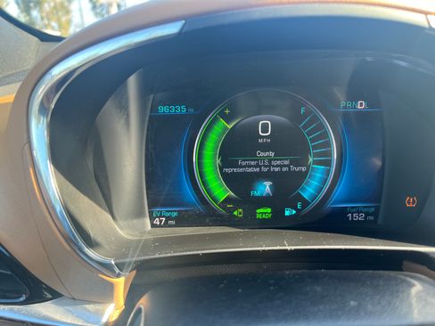 Used 2017 Chevrolet Volt Premier w/ Driver Confidence II Package FWD image 8