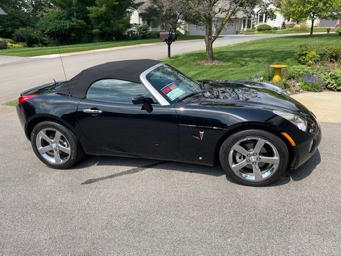 Used 2007 Pontiac Solstice GXP w/ Premium Package RWD image 2