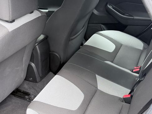 Used 2012 Ford Focus SE w/ SE Sport Pkg FWD image 8