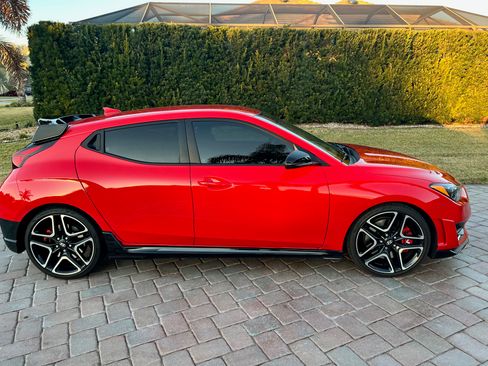 Used 2020 Hyundai Veloster N w/ Performance Package image 10