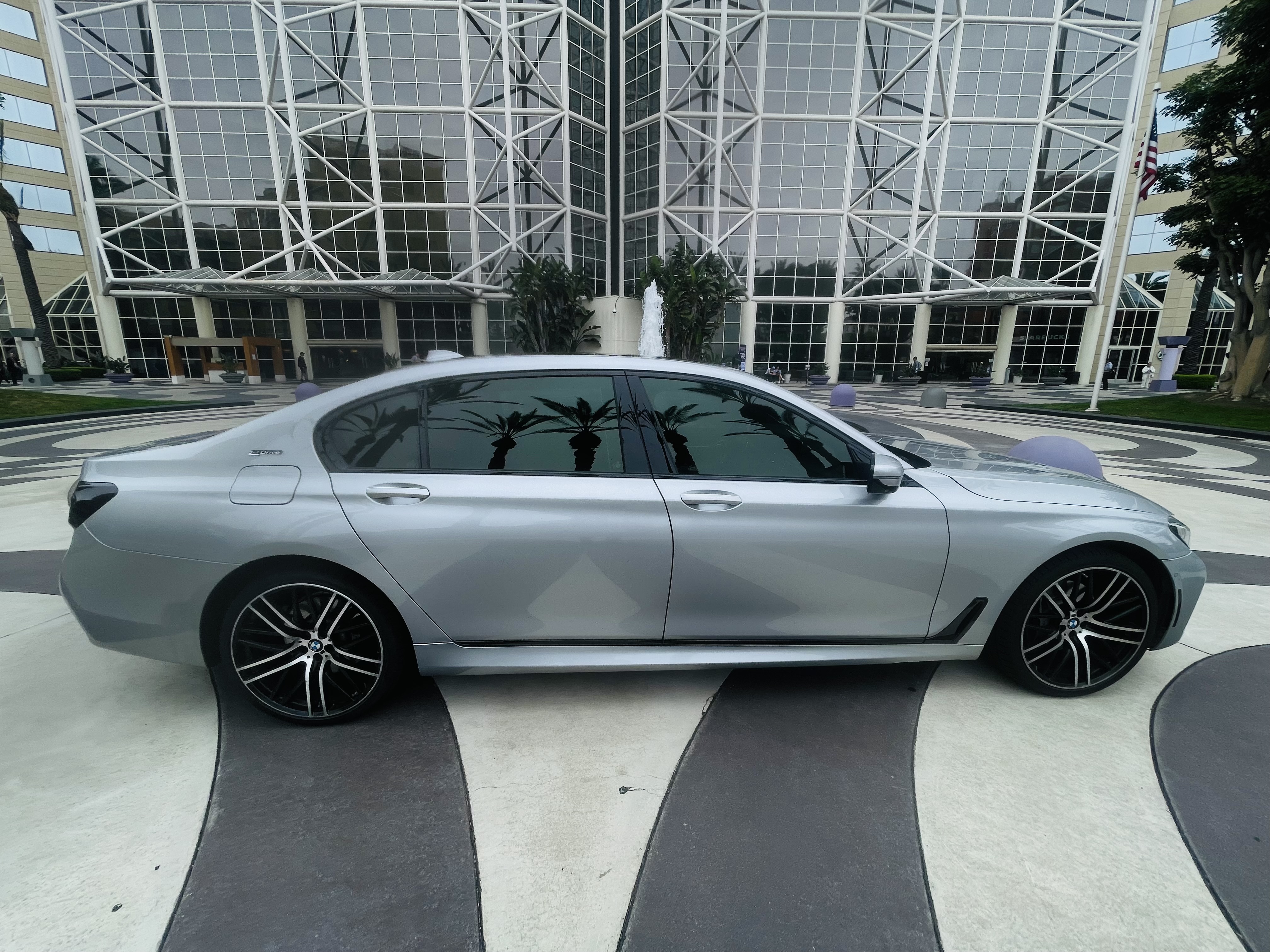 Used 2017 BMW 740e xDrive AWD/4WD image 4