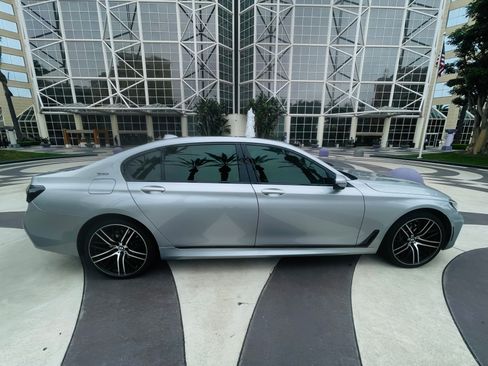 Used 2017 BMW 740e xDrive AWD/4WD image 4