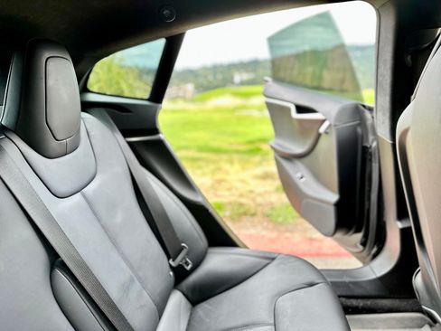 Used 2016 Tesla Model S P90D image 10