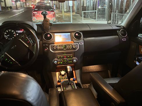 Used 2011 Land Rover LR4 HSE LUX image 4