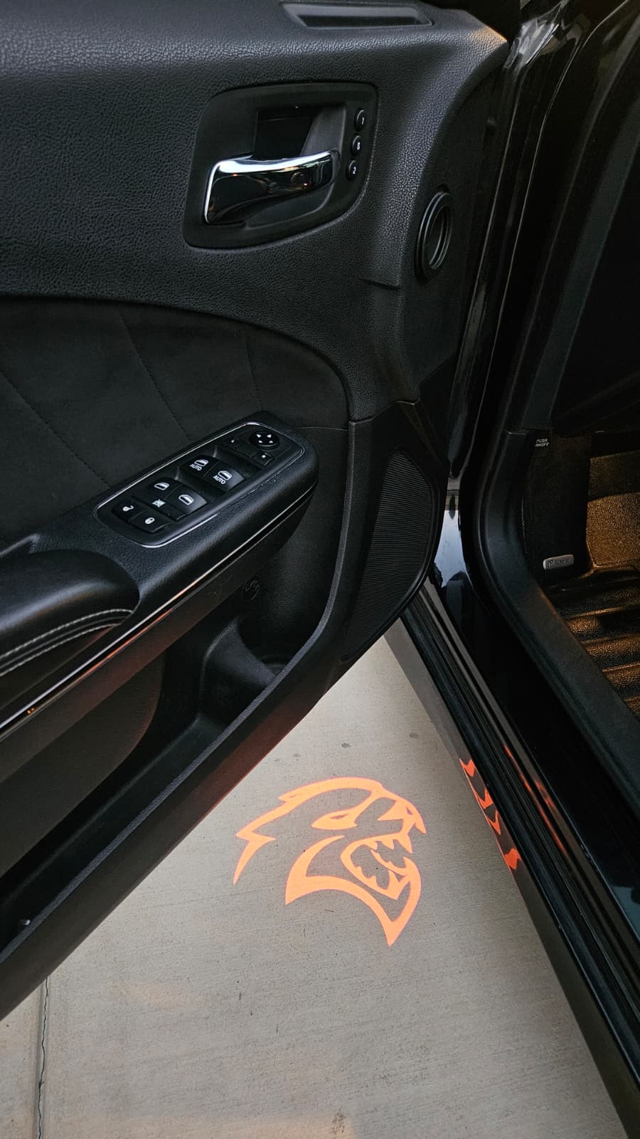 Used 2018 Dodge Charger SRT Hellcat RWD image 2