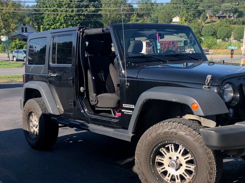 Used 2017 Jeep Wrangler Unlimited Sport w/ Quick Order Package 24S image 6