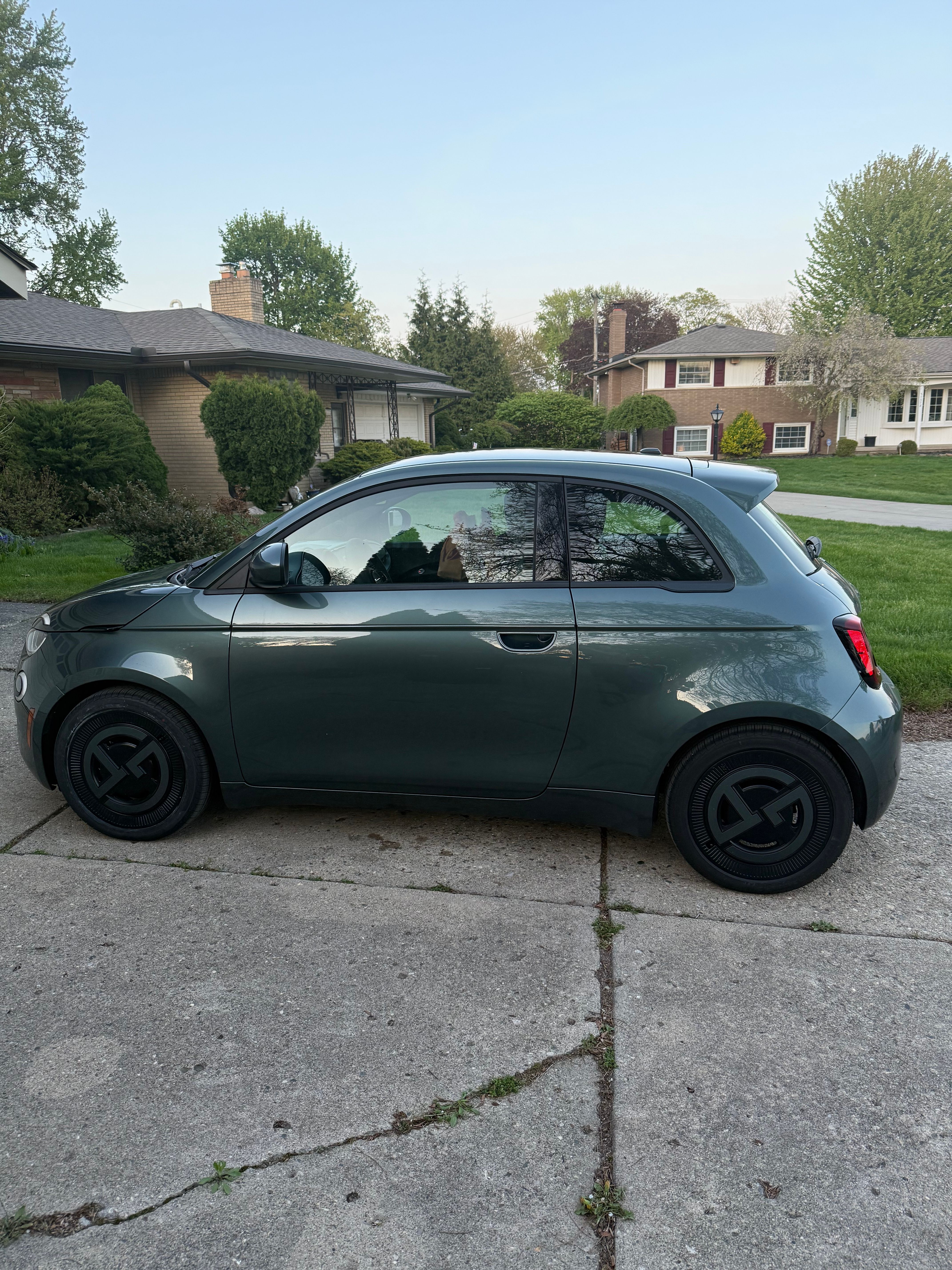 Used 2025 FIAT 500 e FWD image 3
