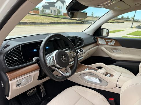 Used 2023 Mercedes-Benz GLS 450 4MATIC image 4