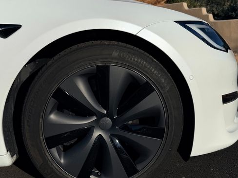 Used 2022 Tesla Model S Standard Range image 5