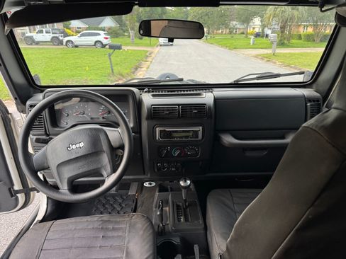 Used 2005 Jeep Wrangler X AWD/4WD image 18
