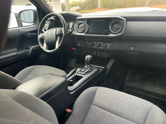 Used 2019 Toyota Tacoma TRD Sport w/ Technology Package AWD/4WD image 16