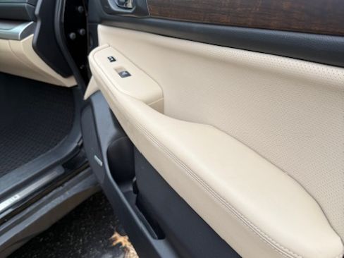 Used 2017 Subaru Outback 3.6R Limited image 17