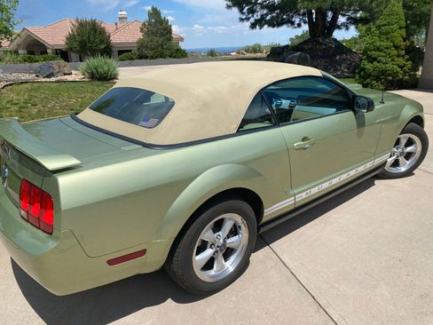 Used 2006 Ford Mustang Convertible RWD image 5