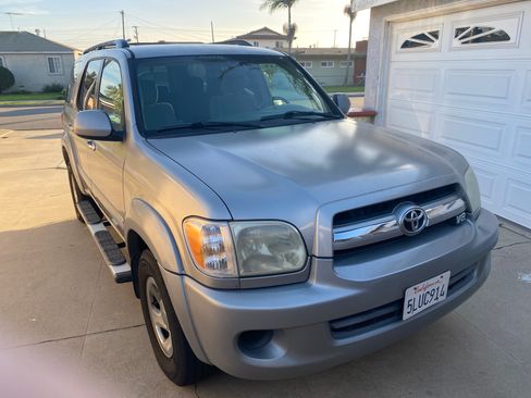 Used 2005 Toyota Sequoia SR5 w/ Convenience Pkg image 14