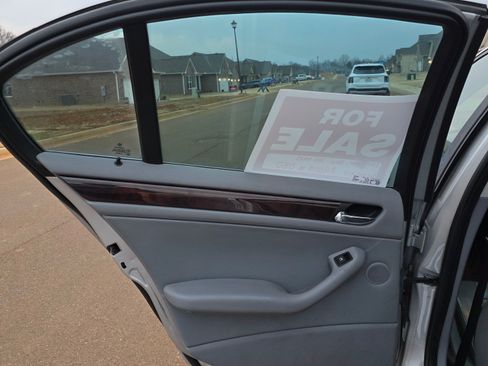 Used 2004 BMW 330xi Sedan image 15