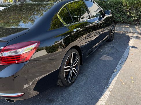 Used 2017 Honda Accord Sport Special Edition image 13