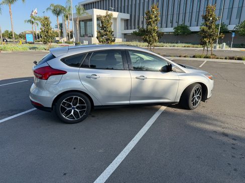 Used 2017 Ford Focus SEL FWD image 4