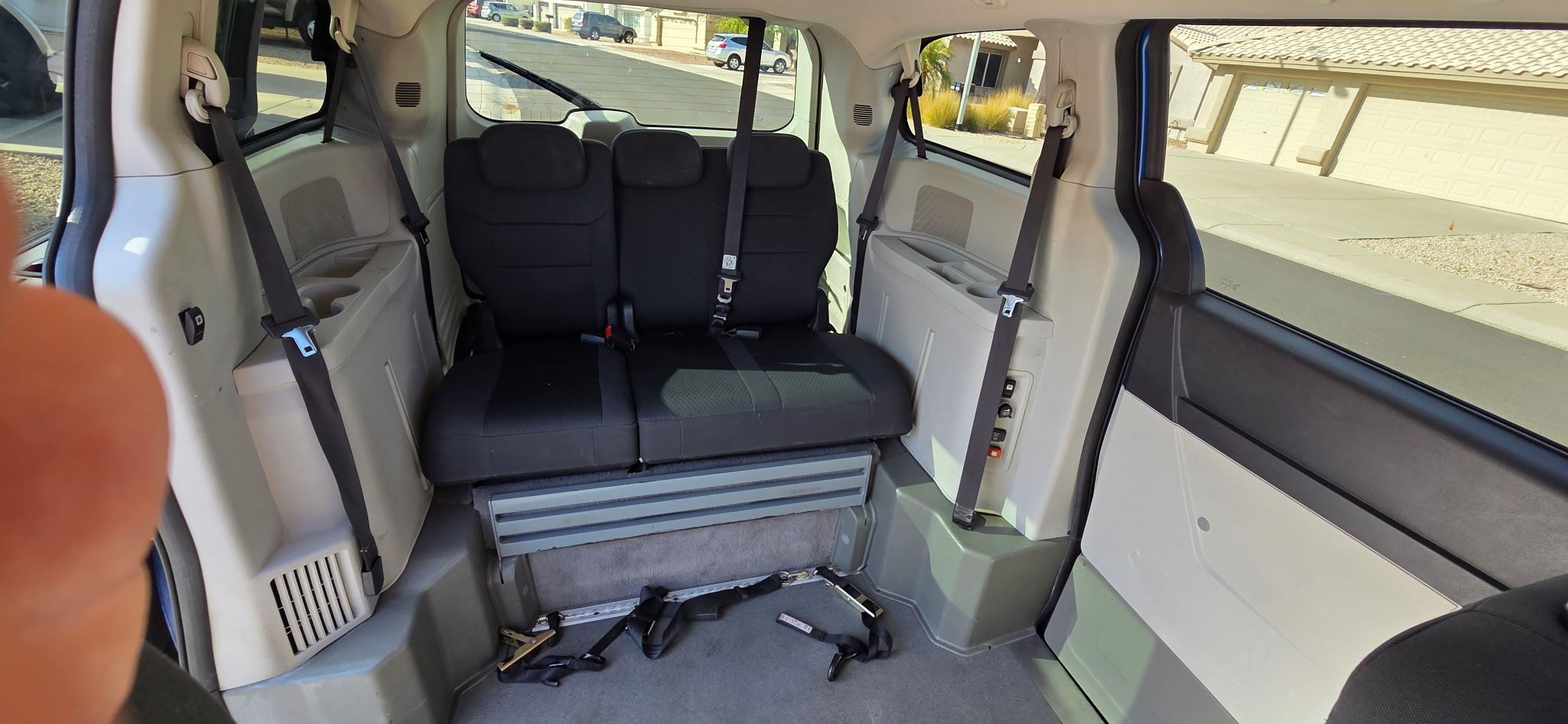 Used 2010 Dodge Grand Caravan SXT FWD image 9