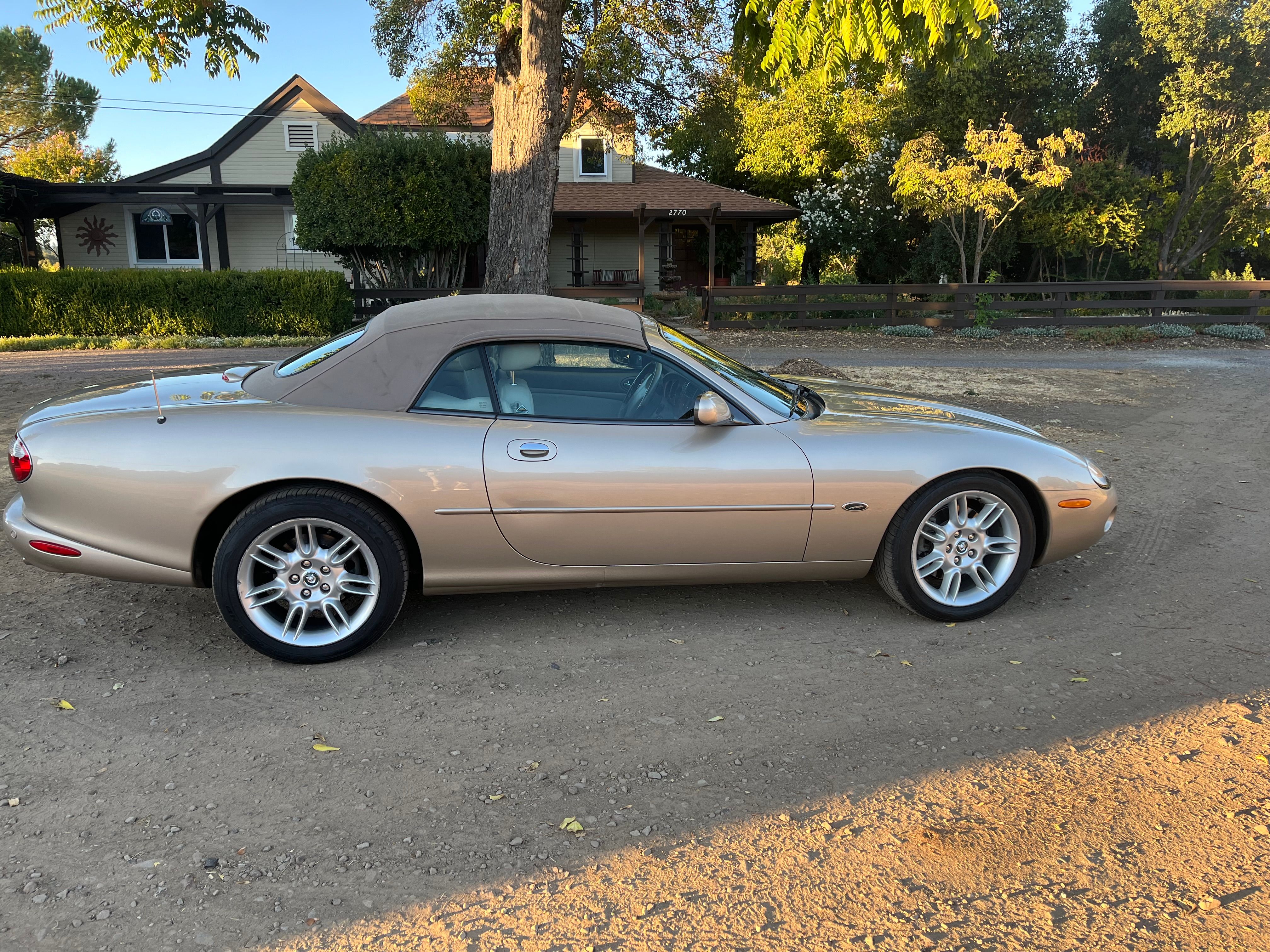 Used 2002 Jaguar XK8 Convertible RWD image 8