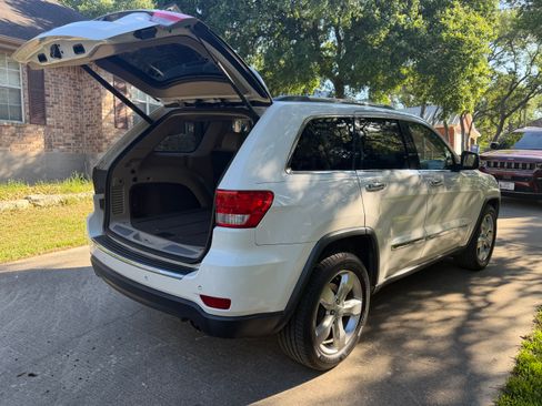 Used 2012 Jeep Grand Cherokee Overland image 11