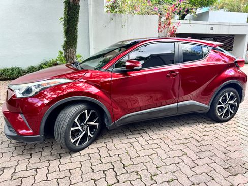 Used 2018 Toyota C-HR XLE image 2