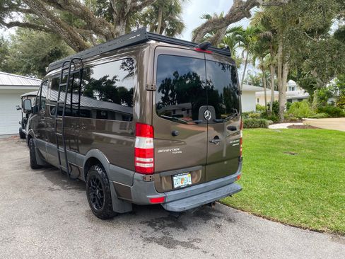 Used 2016 Mercedes-Benz Sprinter 2500 image 4