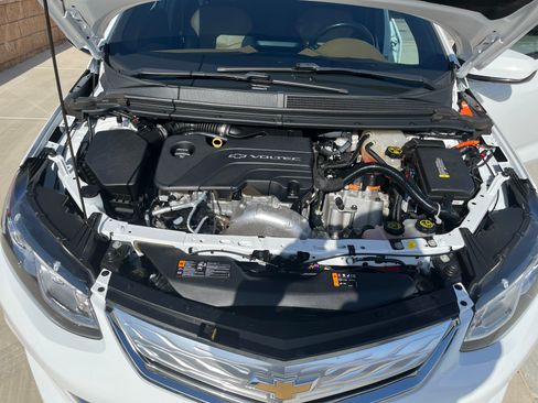 Used 2017 Chevrolet Volt Premier w/ Driver Confidence II Package FWD image 17