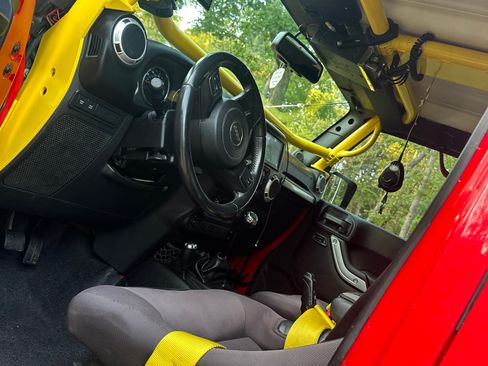 Used 2014 Jeep Wrangler Unlimited Rubicon w/ Max Tow Package AWD/4WD image 8