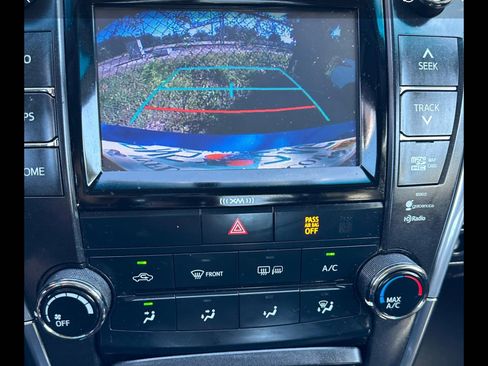 Used 2017 Toyota Camry SE w/ Moonroof Package image 11