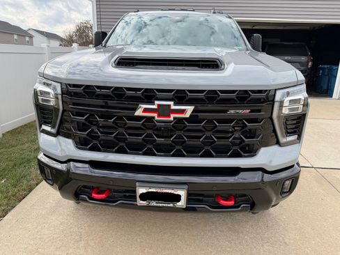 Used 2025 Chevrolet Silverado 2500 ZR2 w/ Technology Package image 5