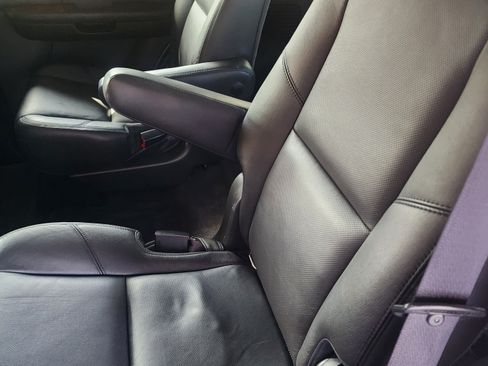 Used 2013 Cadillac Escalade Luxury image 14