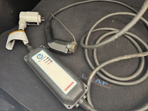 Used 2020 Nissan Leaf SV w/ SV Technology Package image 18