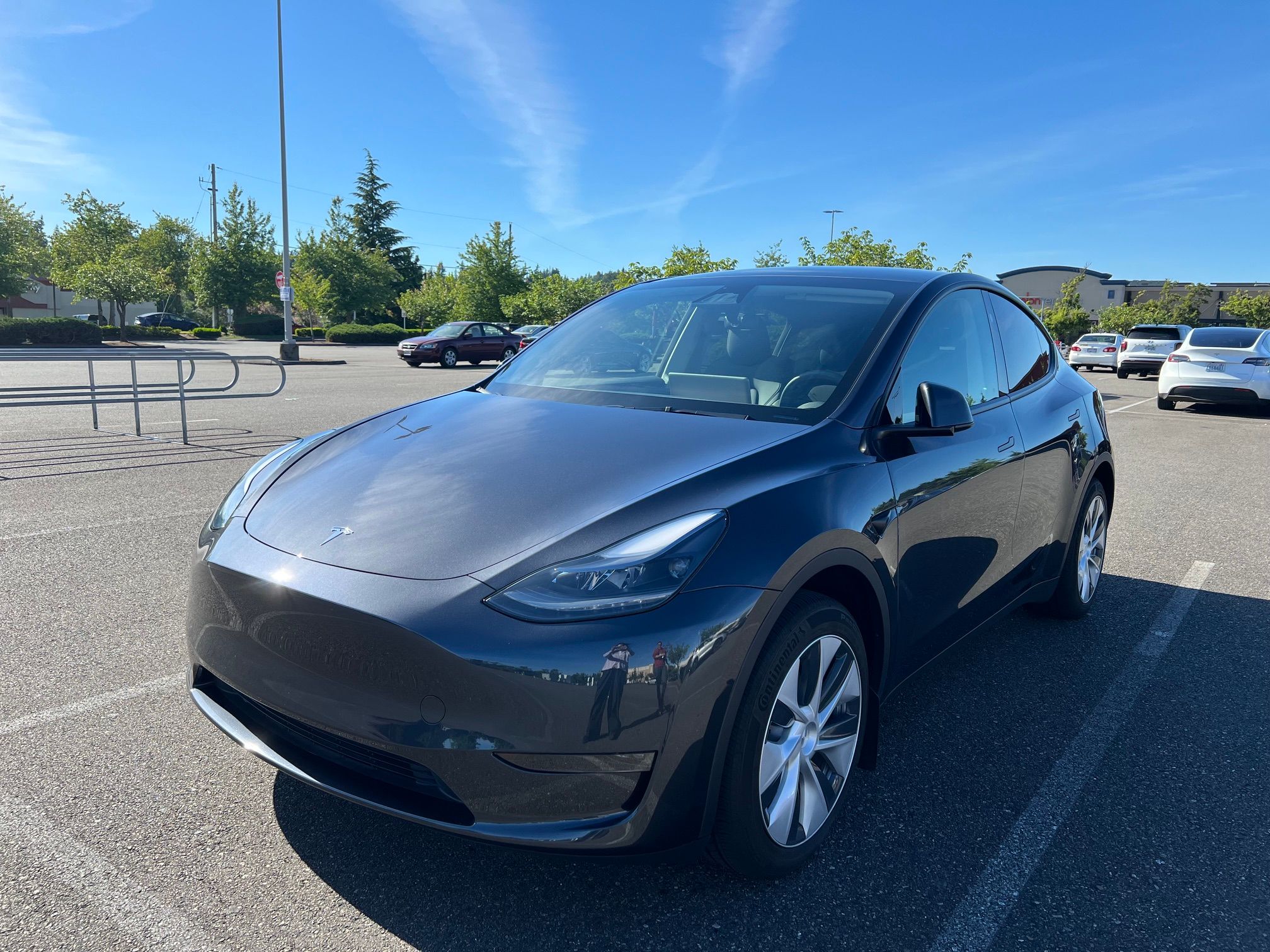 Used 2024 Tesla Model Y 2WD image 1