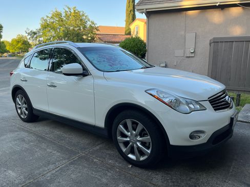 Used 2011 INFINITI EX35 Journey w/ Premium Pkg image 2