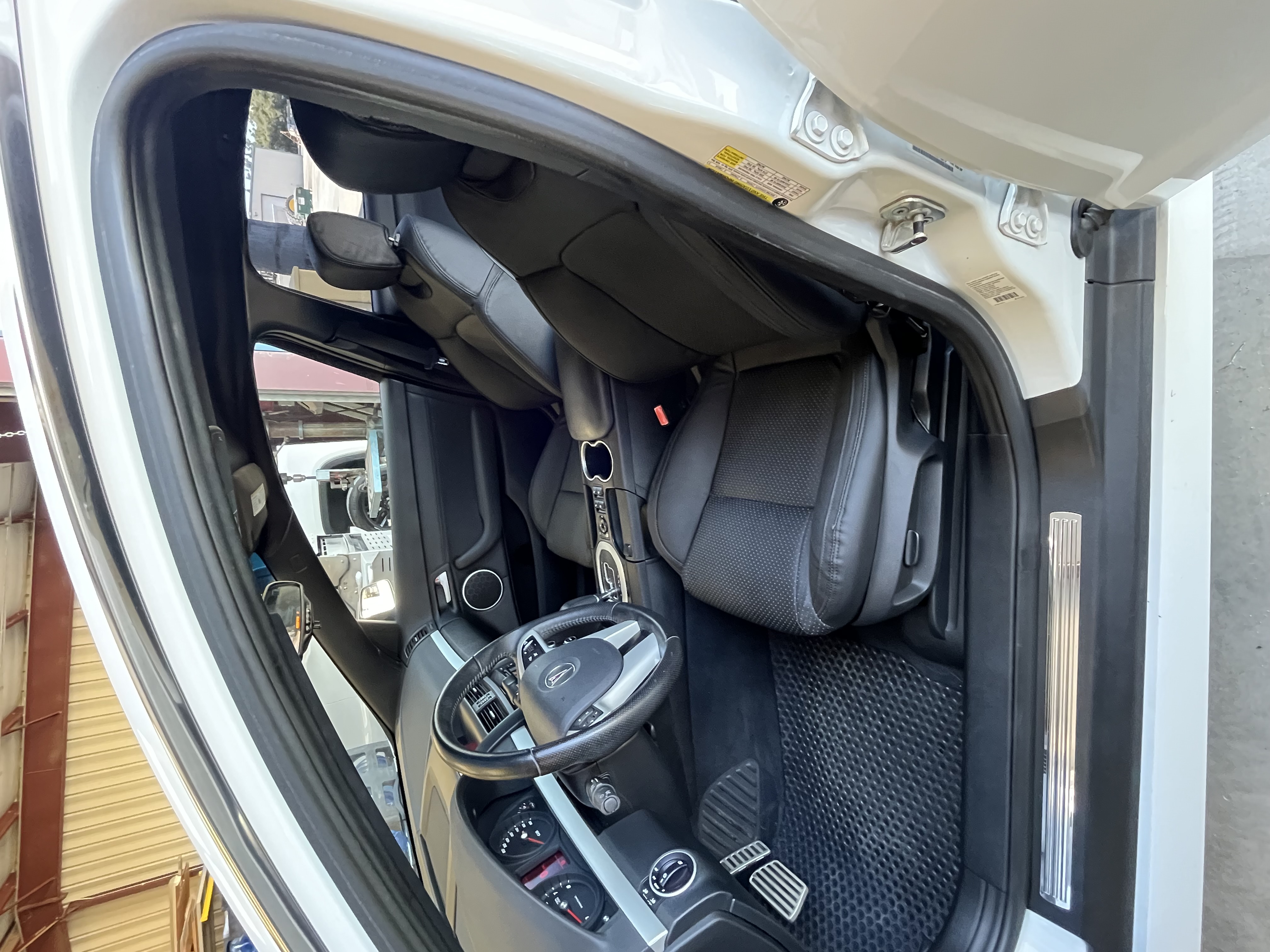 Used 2008 Pontiac G8 GT w/ Premium Package RWD image 9